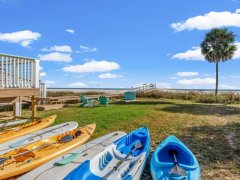 Kayaks-Along-the-Oceanfront